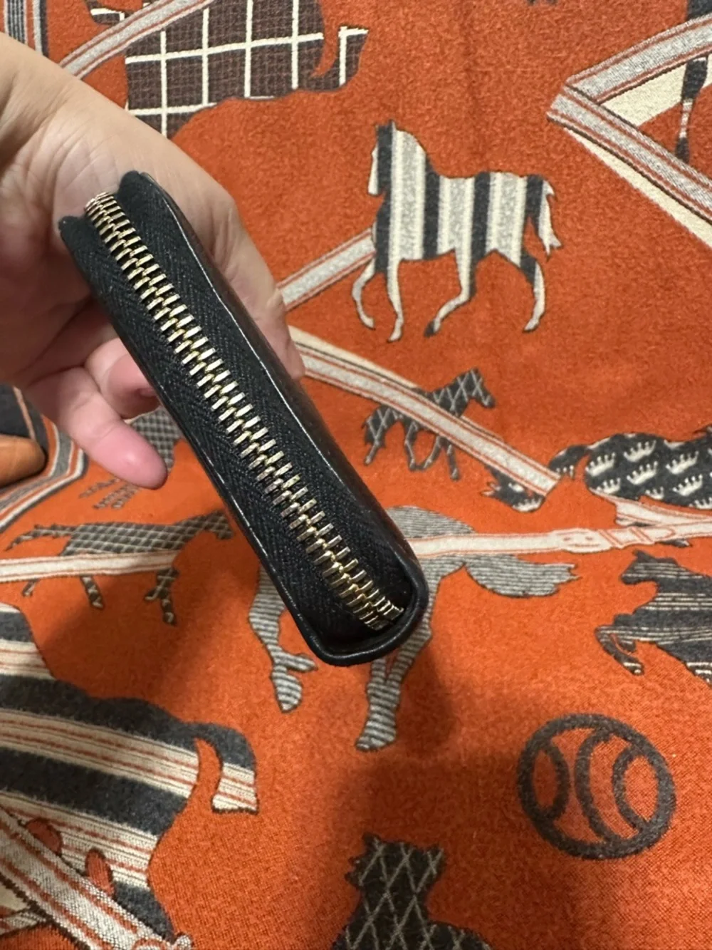 GUCCI❤️🌟 BLACK SOHO ZIPPED AROUND WALLET ⭐️ - Picture 4 of 6